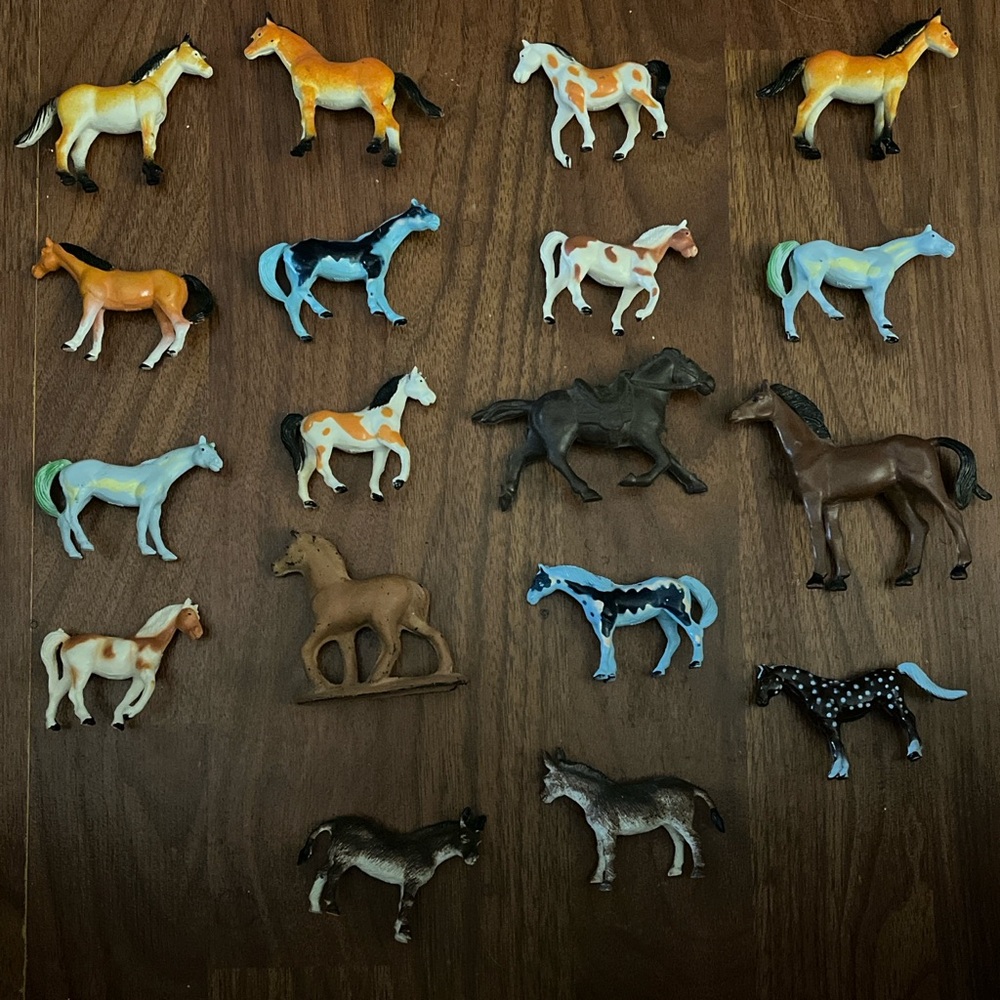 Colorful Horse Figurine Set for Kids (18)